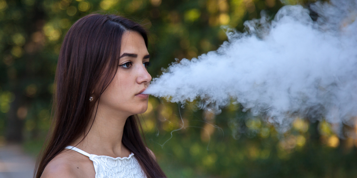 Teenagers more likely to vape if their parents smoke - ERS